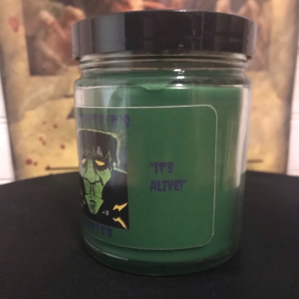 9 Ounce Halloween Candles Of Dracula, The Mummy, And Frankenstein’s. Horror. - Picture 12 of 12